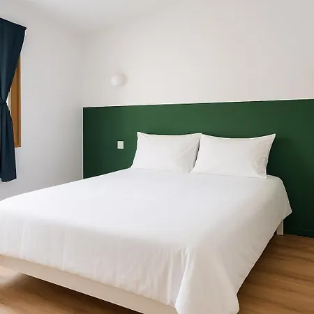Moderne Jardin Parking Centre Villa